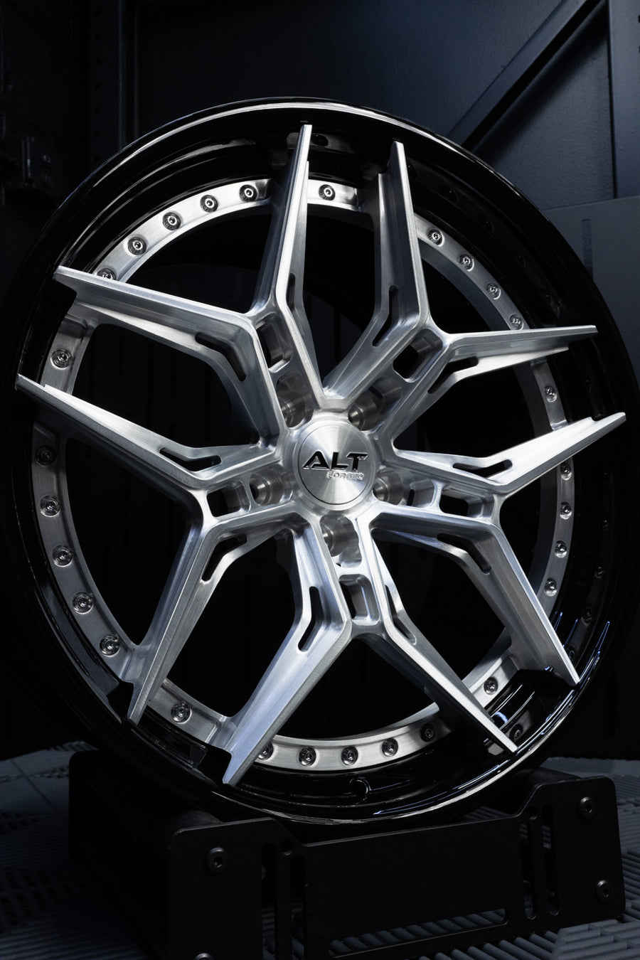 ALT Forged DL18 Brushed Face / Gloss Black Lip