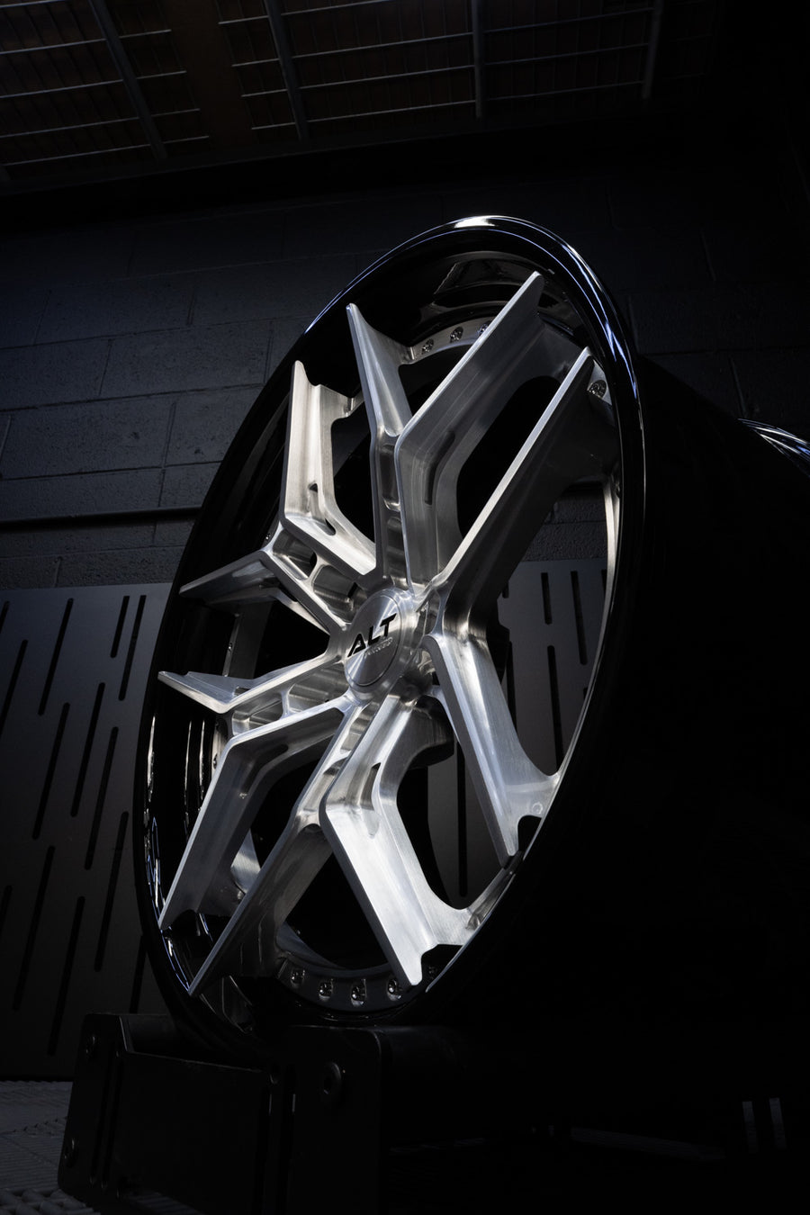 ALT Forged DL18 Brushed Face / Gloss Black Lip